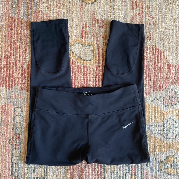 Nike Black Epic Lux Running Crops - Picture 2 of 5